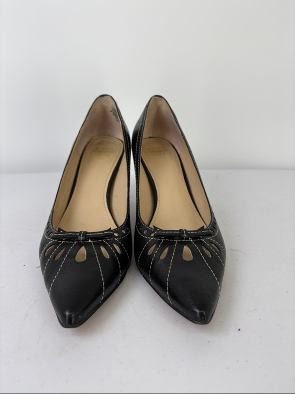 ☘️ Circa Joan & David Pointed-Toe Black Leather Pumps with Decorative Cutouts